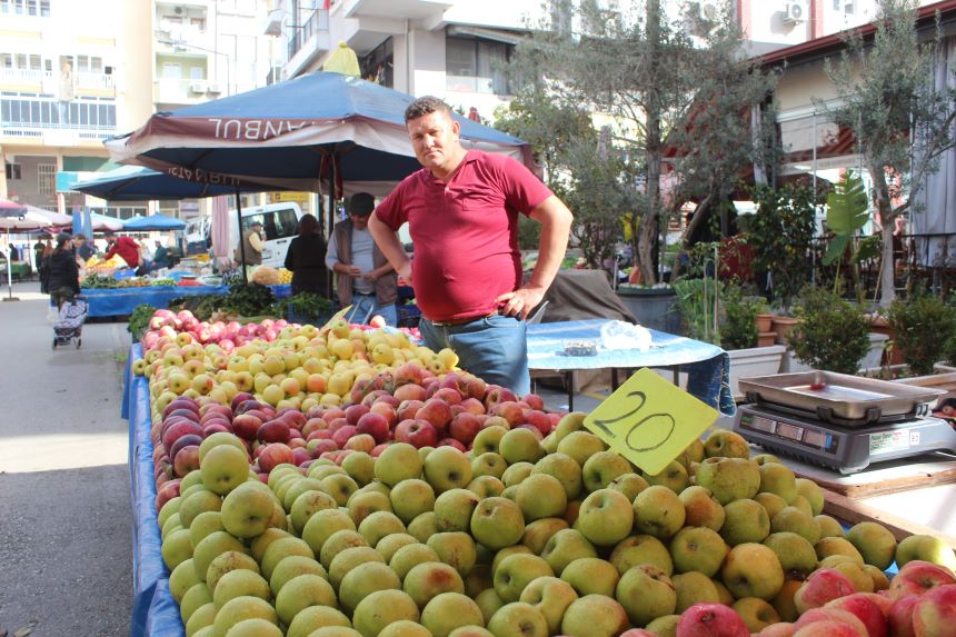 Muratpaşa Cuma Pazarı Elma Meyve