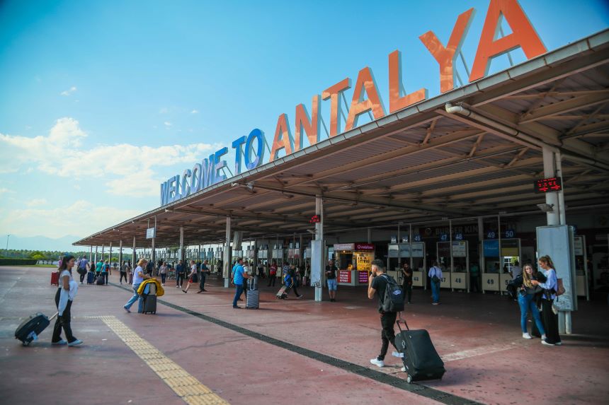 Antalya Havalimanı Turist