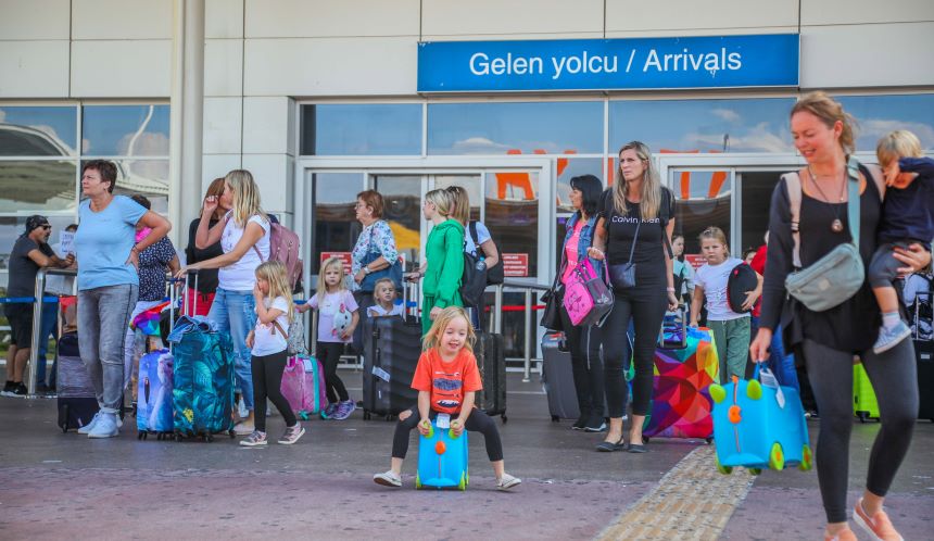 Antalya Havalimanı Turistler