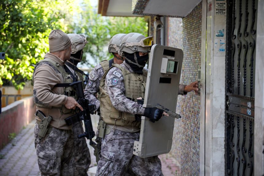Antalya'da Operasyon! Suçlular Işte Böyle Yakalandı 2