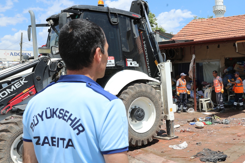 Büyükşehir Zabıtası Çöp Ev Tahli (1)