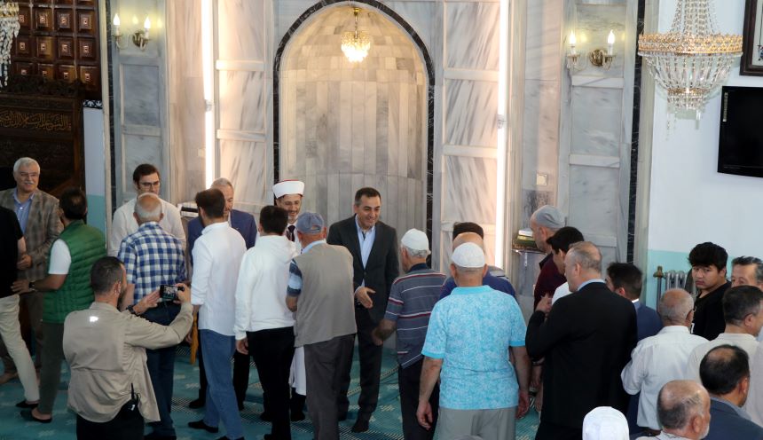 Burdurlular Bayram Namazını Ulu Cami'de Kıldı