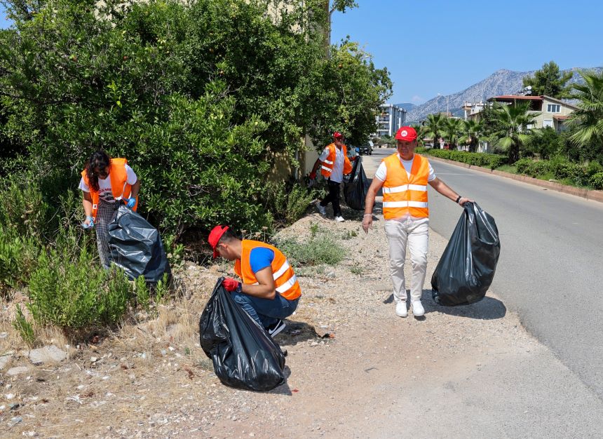 Menderes Dal Çöp Toplarken