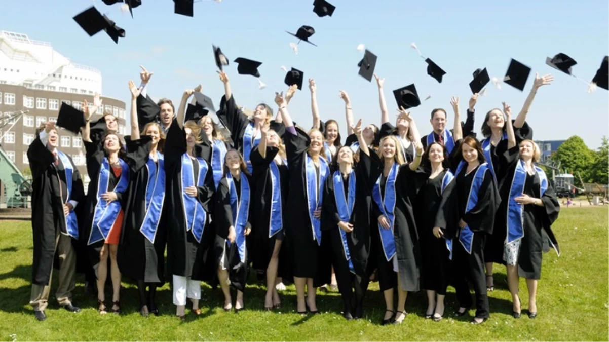 Mezuniyet Toreni Oncesi Universiteden Yapilan 17495795 7806 Amp