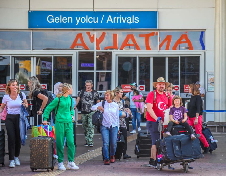 Antalya Havalimanı Turistler-1