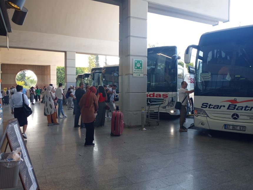 Antalya Otogarı Yolcular