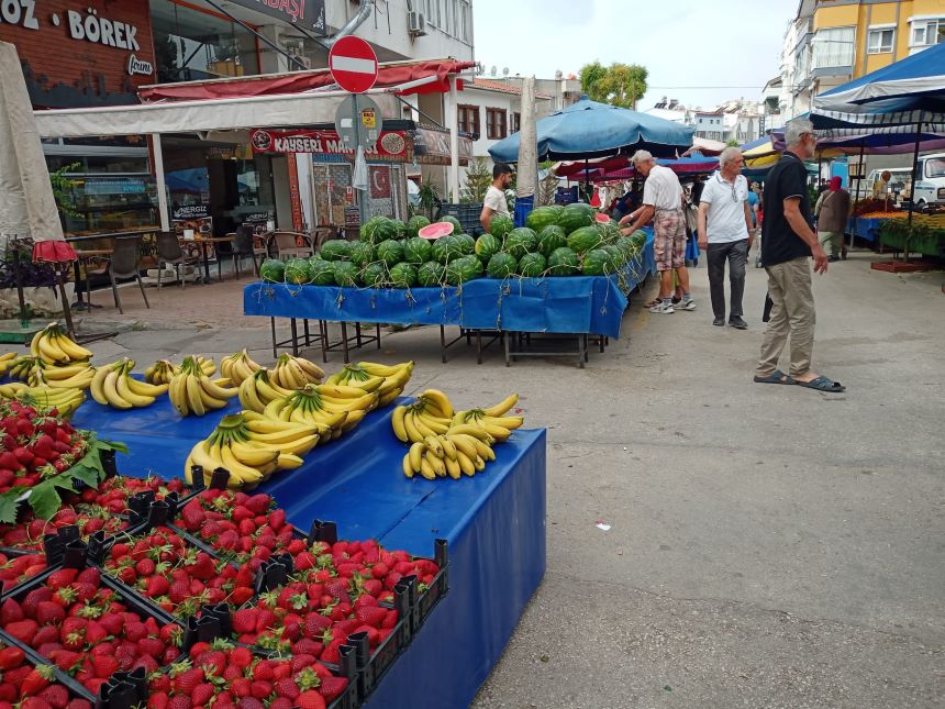 Cuma Pazarı Muz Çilek