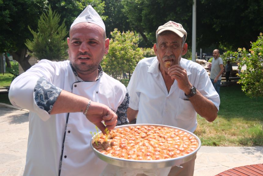 Tatlı Ile Eti Bir Araya Getirdiler