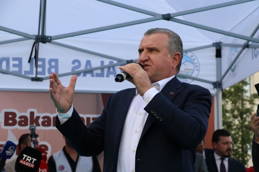 Gençlik ve Spor Bakanı Osman Aşkın Bak-1