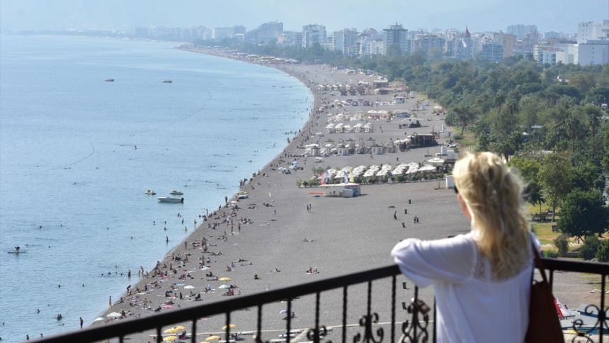Konyaaltı Sahili Kuş Bakışı Turist