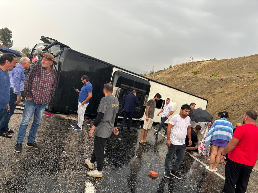 Korkuteli Yolunda Otobüs Kazası