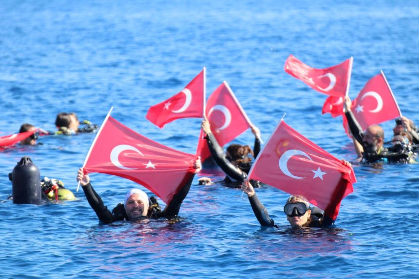 Antalya'da Cumhuriyet'e Saygı Yürüyüşü! (1)