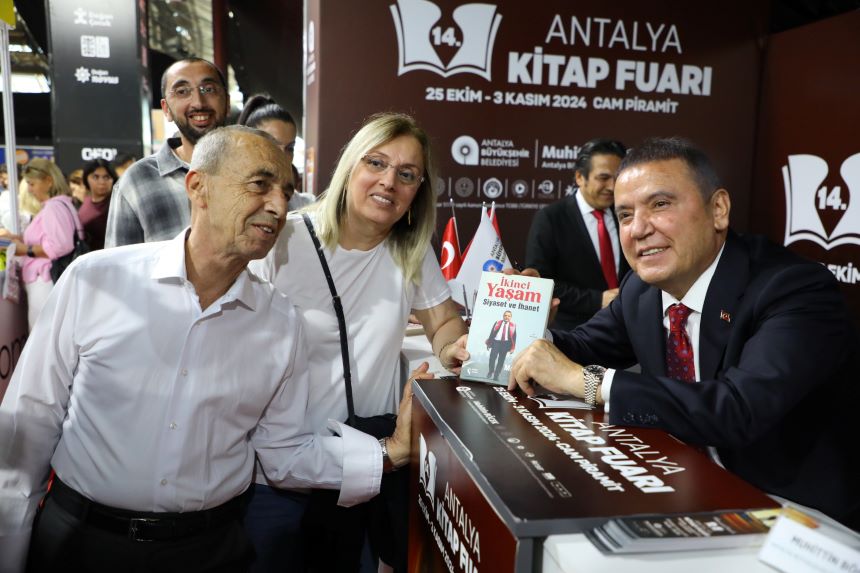 Muhittin Böcek Kitap Fuarında