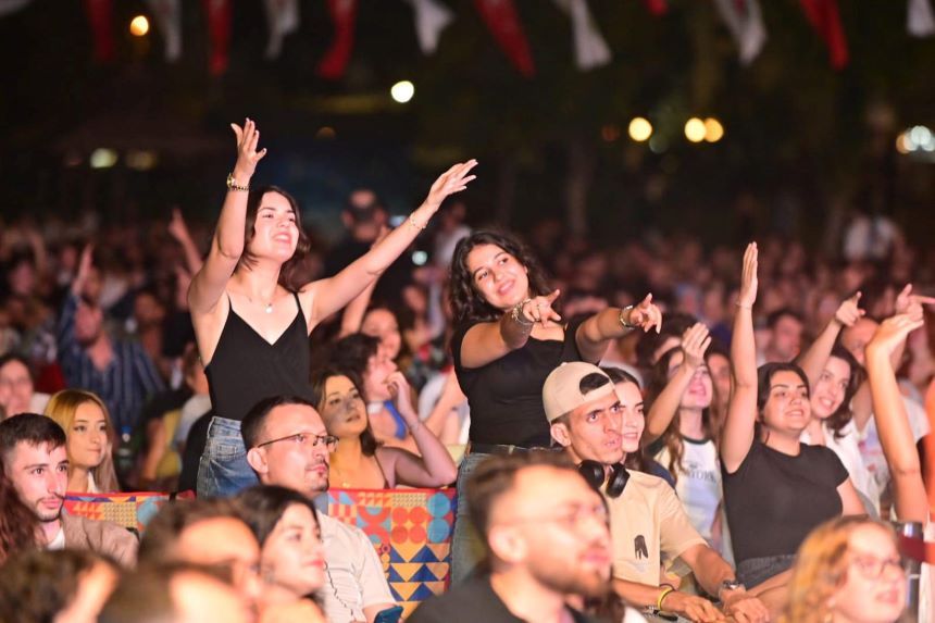Üniversite Öğrencilerine Konser