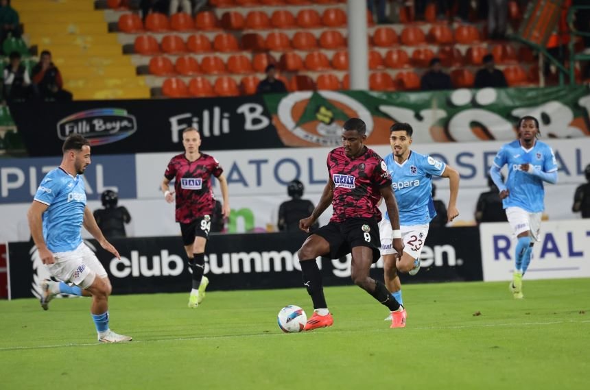 Alanyaspor Trabzonspor Karşılaşması (4)