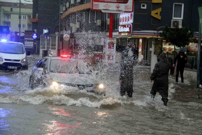 Antalya Sağanak Yağmur (1)