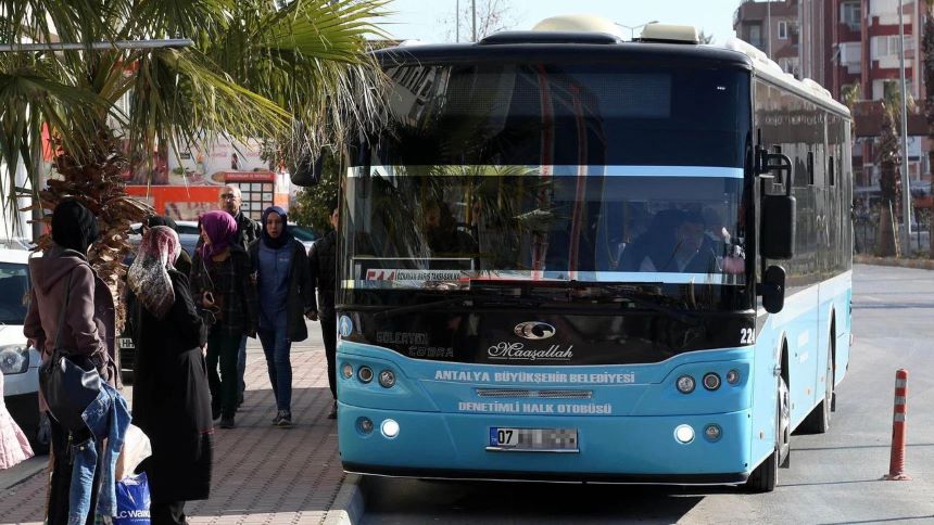 Antalya’da Toplu Ulaşımda Hafta Sonu Krizi (5)