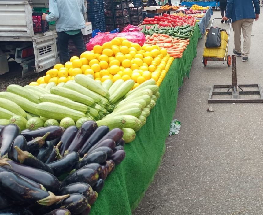 Cuma Pazarı Patlıcan Kabak Limon