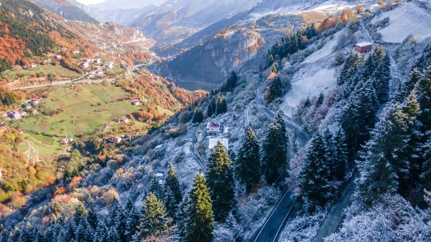 İki mevsiminin aynı anda yaşandığı Zigana Dağı’ndan kareler