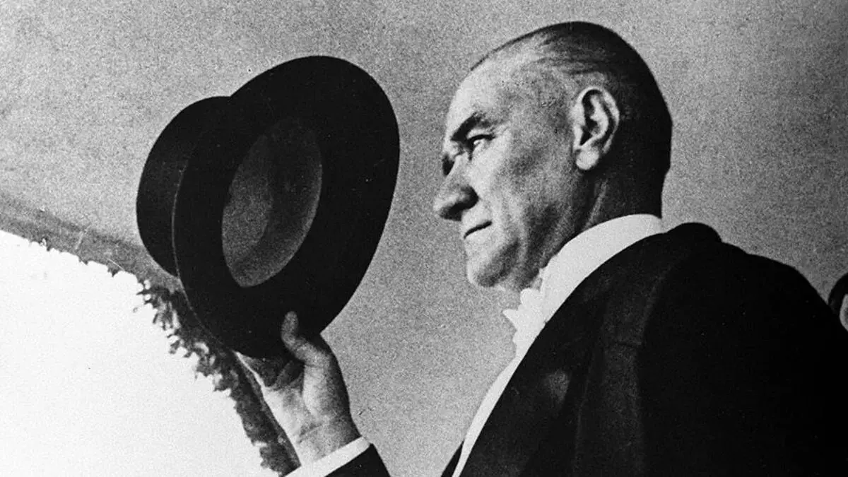 Koray Güler, Atatürk'e olan özlemini seslendirdiği son şarkısı ile dile getirdi