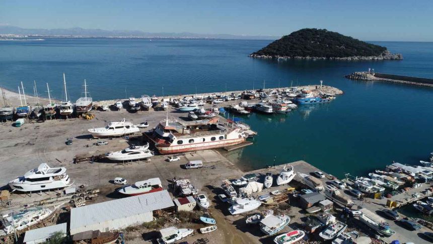 Antalya Balıkçı Barınağı'na Kayyum (4)