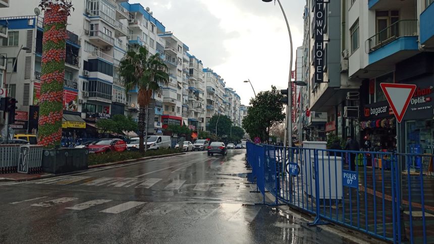 Güllük Caddesi Kapalı (4)