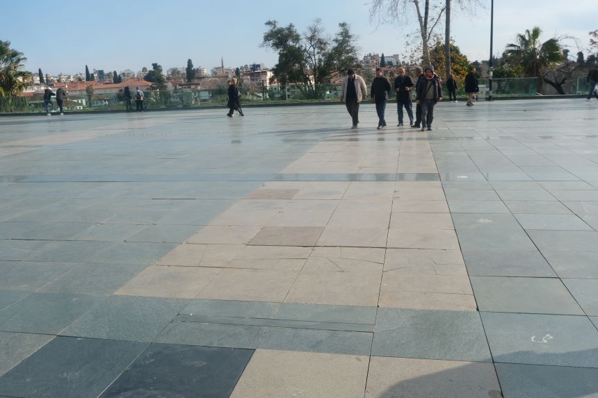 Antalya Cumhuriyet Meydanı Kırık Parke Taşı 2