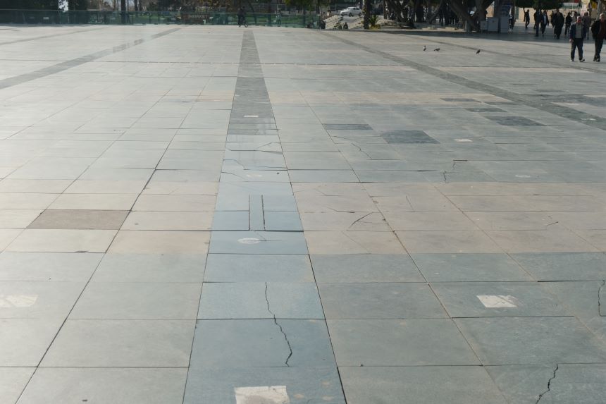 Antalya Cumhuriyet Meydanı Kırık Parke Taşı 3