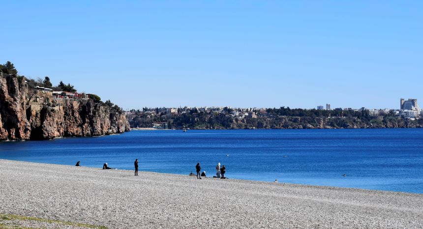 Konyaaltı Sahili Boş Kaldı (3)