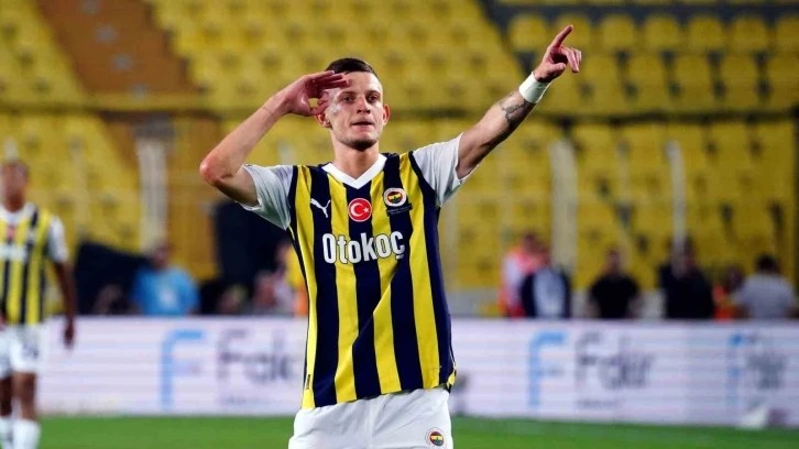 Sebastian Szymanski Fenerbahçe'nin Futbolcusu