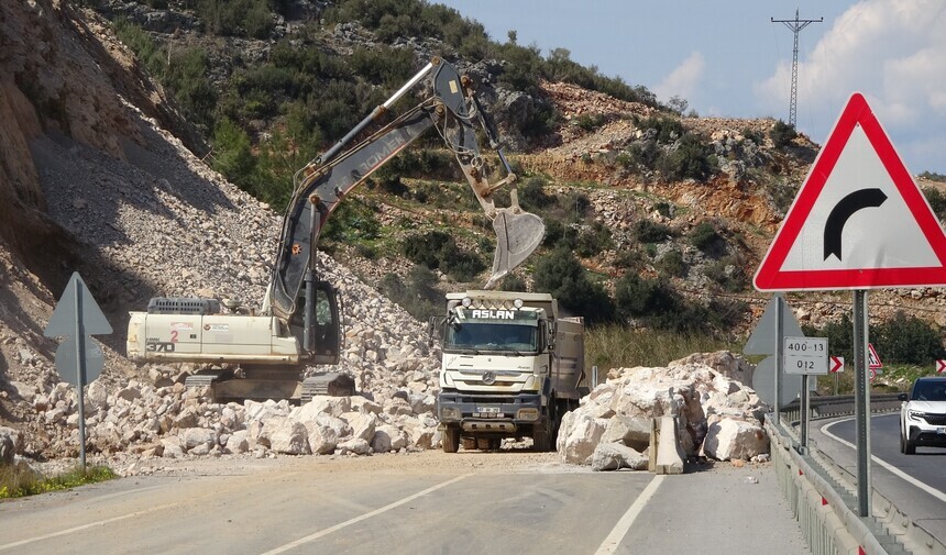 Antalya Mersin Yolu Patlatma Yol Kapattırdı