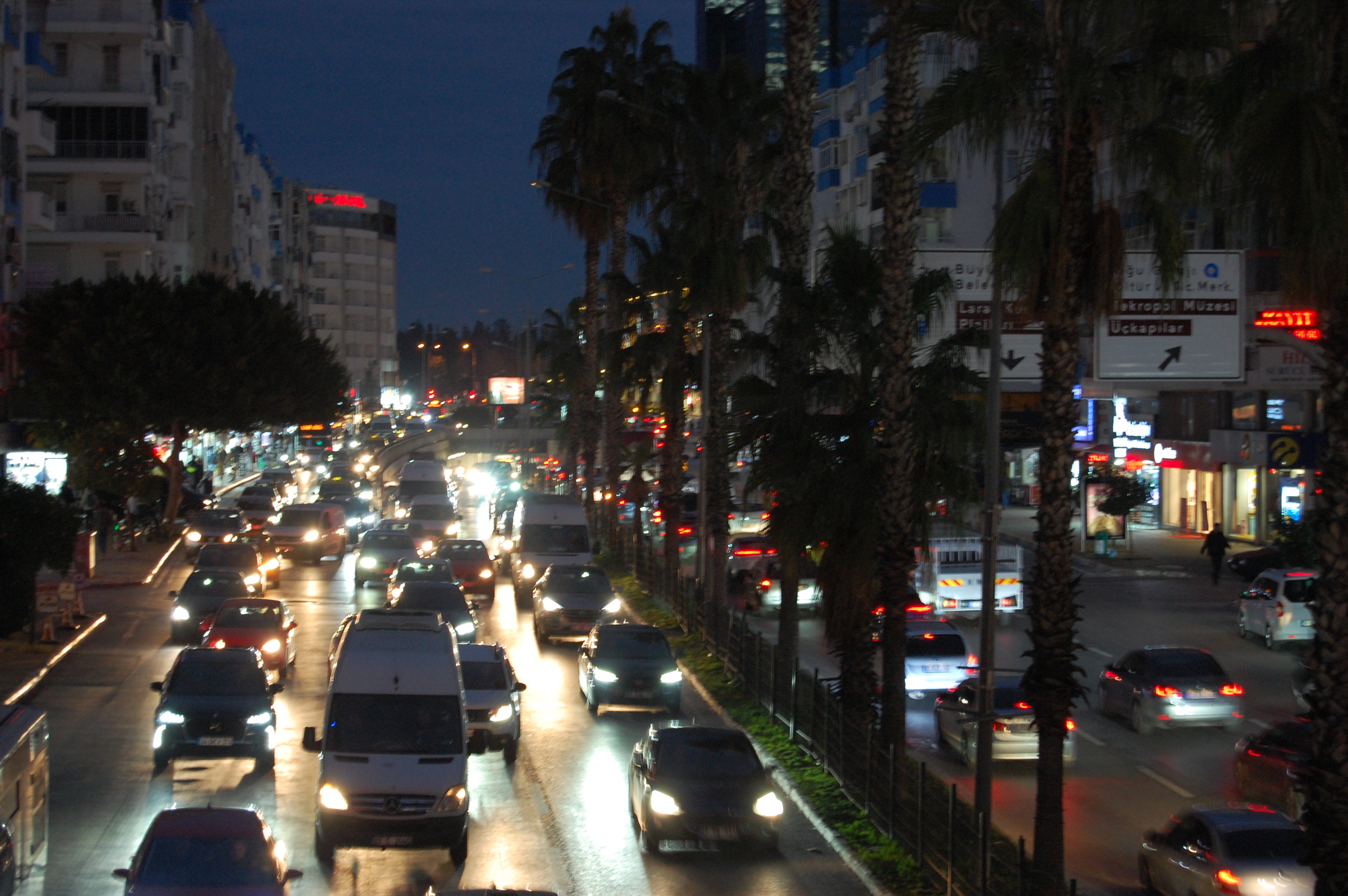 Antalya Trafik Gece (2)