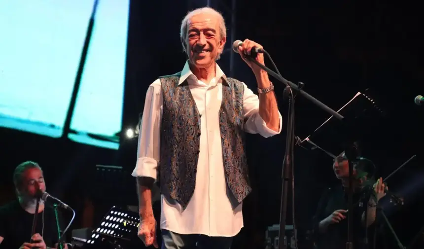 Edip Akbayram Sahnede 1