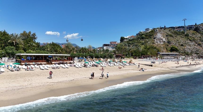 Alanya'da Güneşi Gören Sahile Koştu