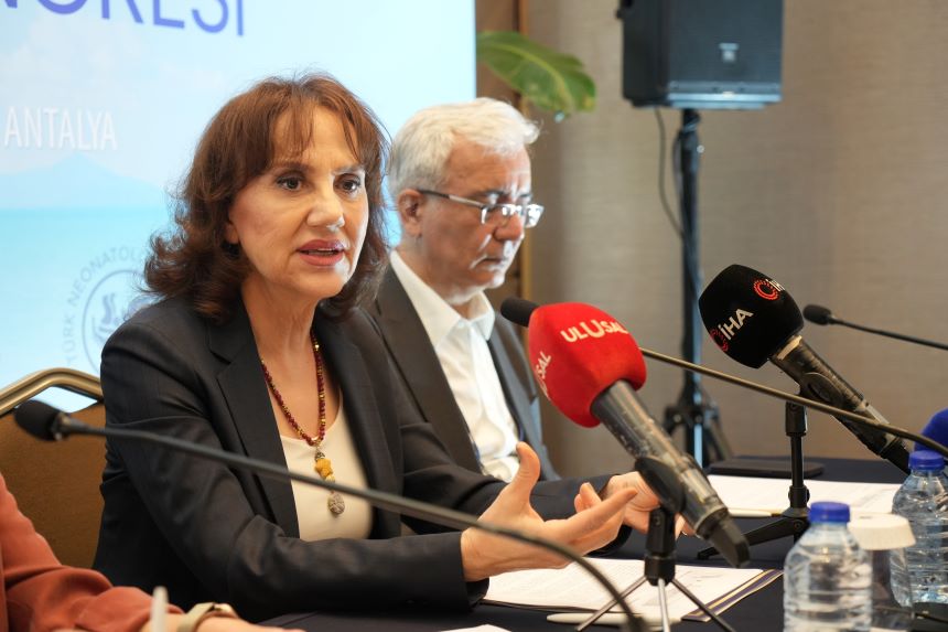 Türk Neonatoloji Derneği Ve Kongre Başkanı Prof. Dr. Esin Koç