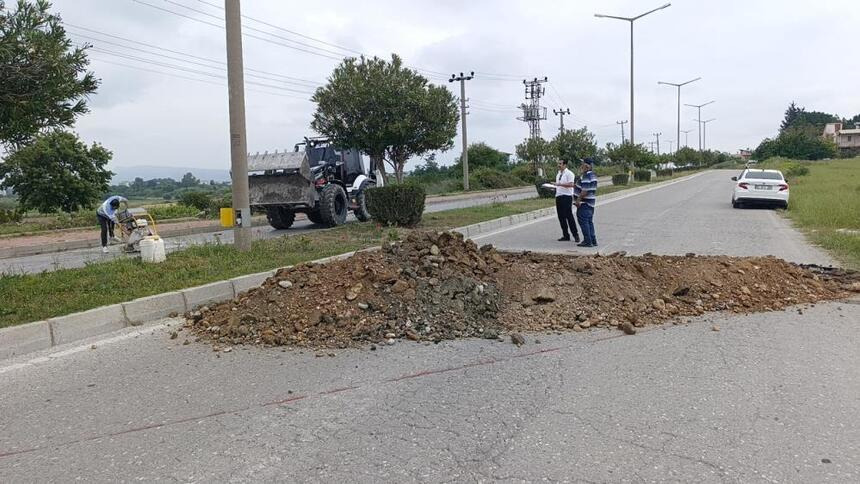 5 Yıldızlı Otel Yolu Kazılarak Trafiğe Kapatıldı