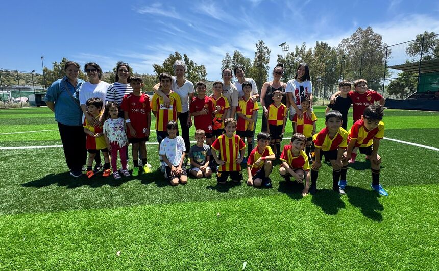 Anneler Çocuklarıyla Futbol Oynadı