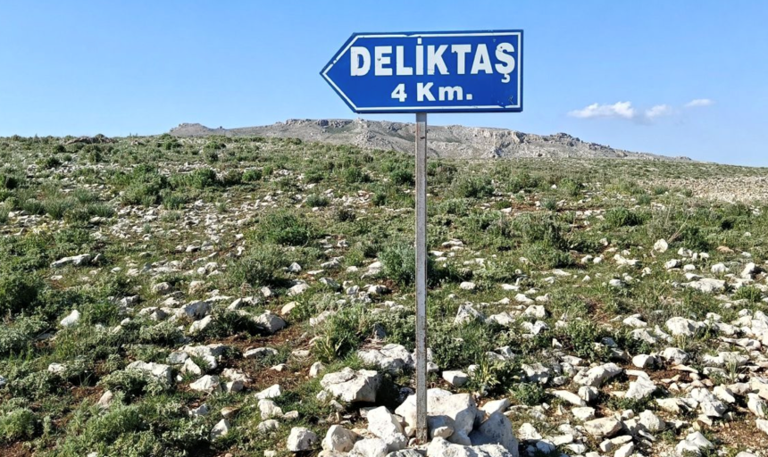 Deliktaş Tabela