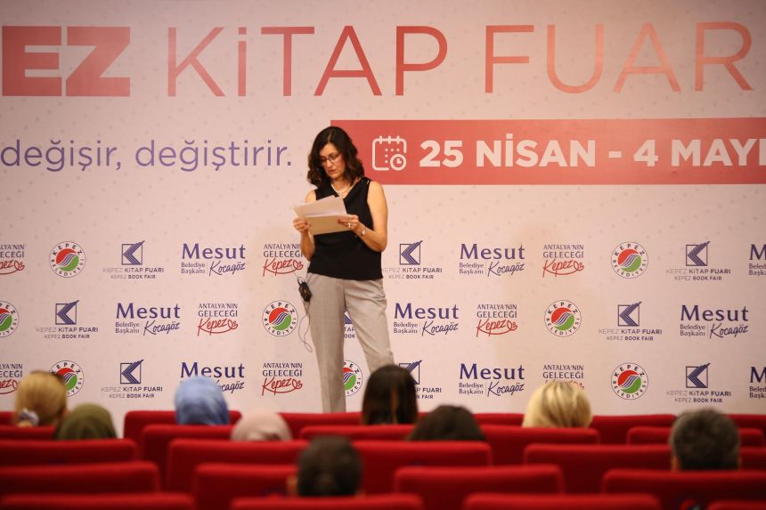 Dogan Cuceloglu, Kepez Kitap Fuarinda Anildi 4