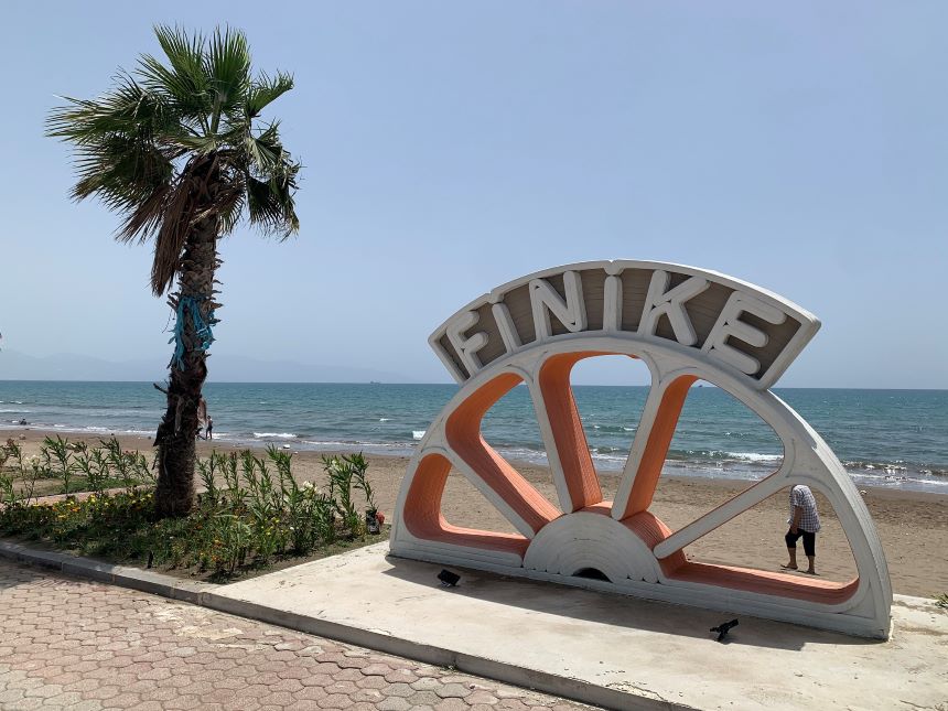 Finike Sahili Bedelsiz Olarak Antalya Yi̇kob'a Devredilmişti. Valilik, Sahilde Işletmeler Yaparak Kiraya Verecek (3)