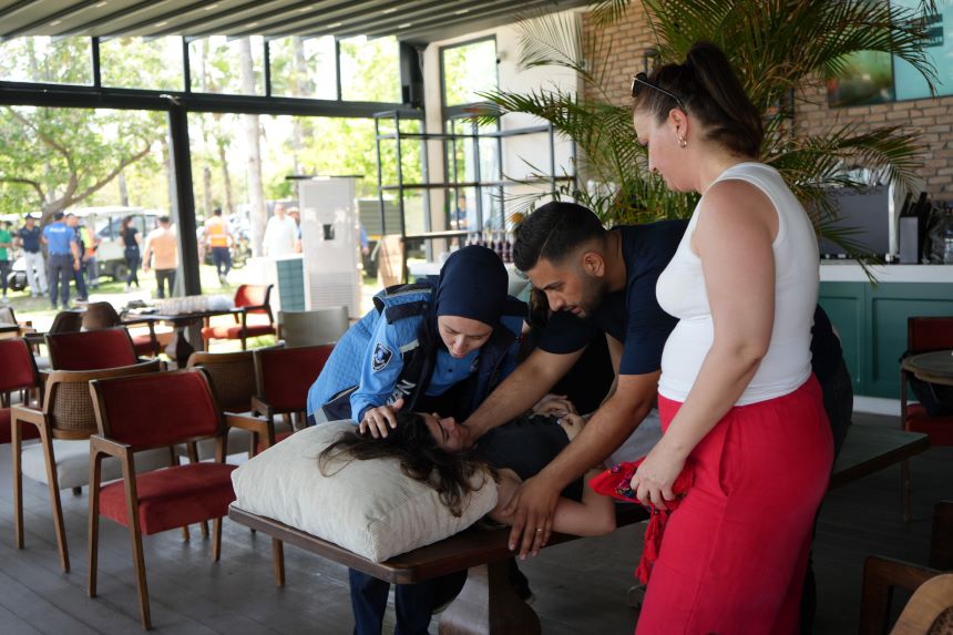 Konyaaltı Sahilinde Kıyı Işgali Denetimi Gerginliğe Dönüştü, Bazı Çalışanlar Fenalaştı (2)