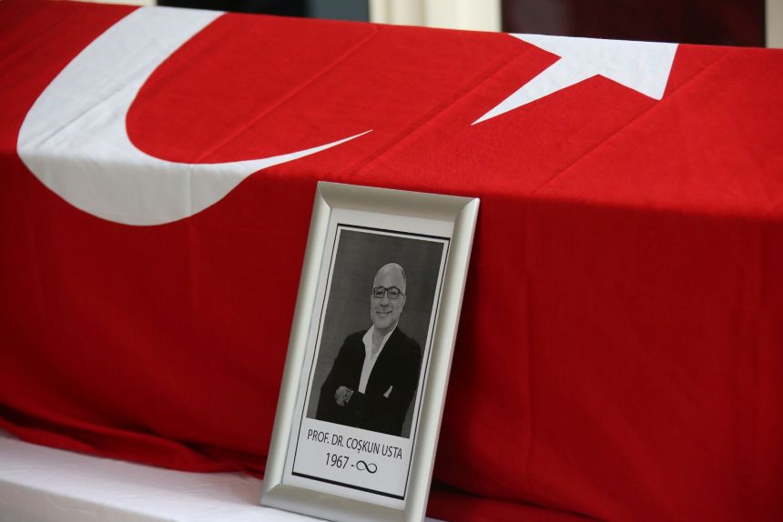 Prof. Dr. Coşkun Usta Son Yolculuğuna Uğurlandı 3