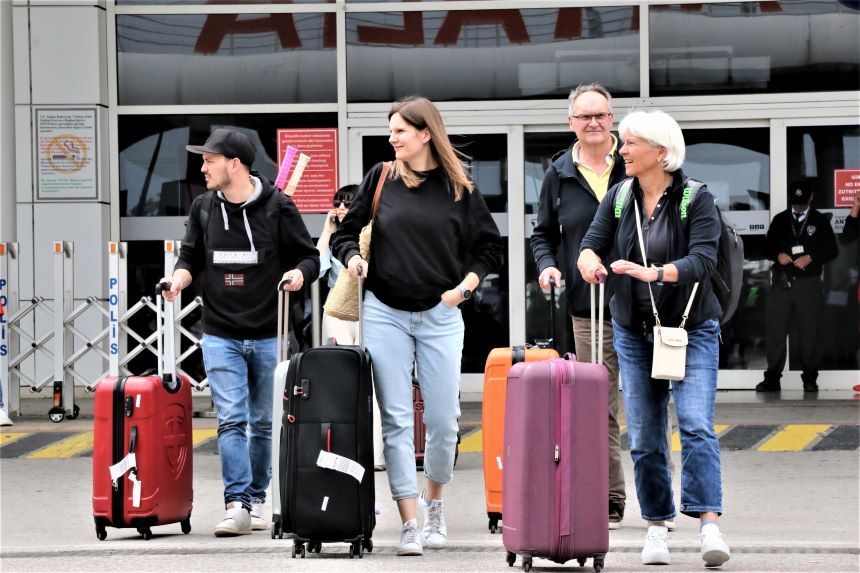 Antalya Havalimanı Turist 1-2