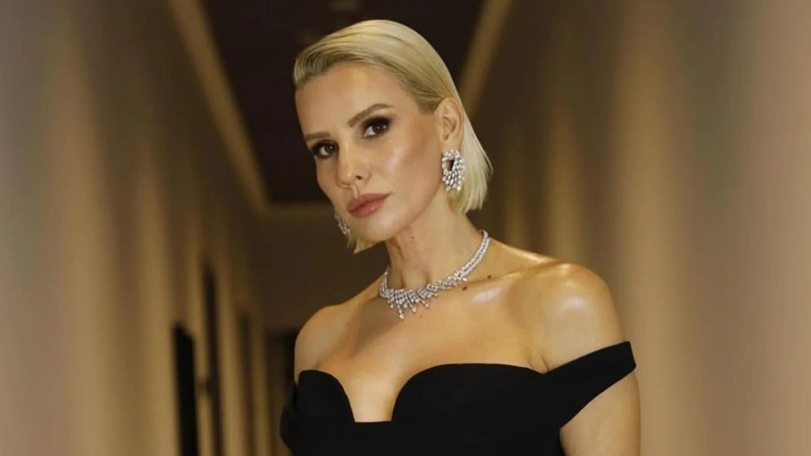 Esra Erol Ne Kadar Kazaniyor 5