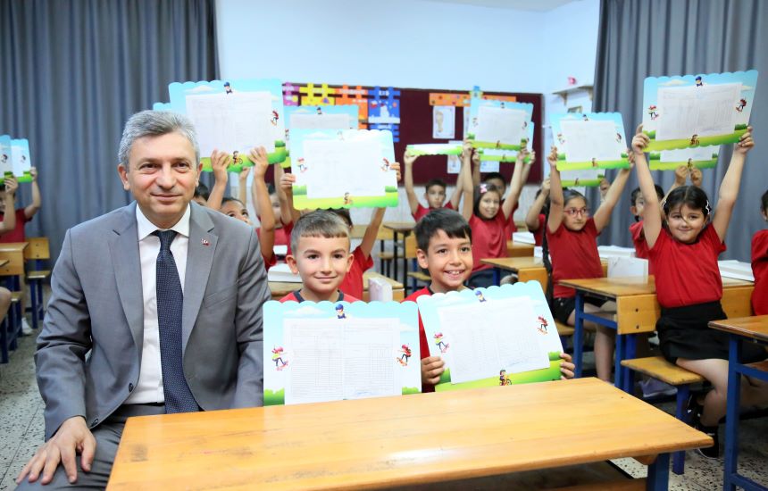 Hulusi Şahin Karne Alan Öğrenciler