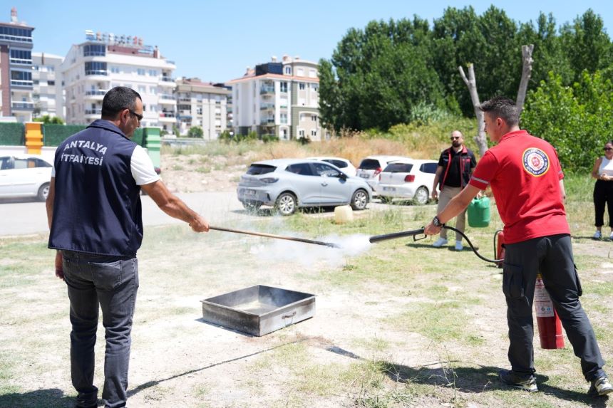 Kreş Öğretmenleri̇ Yangin Eği̇ti̇mi̇ Aldi (4)
