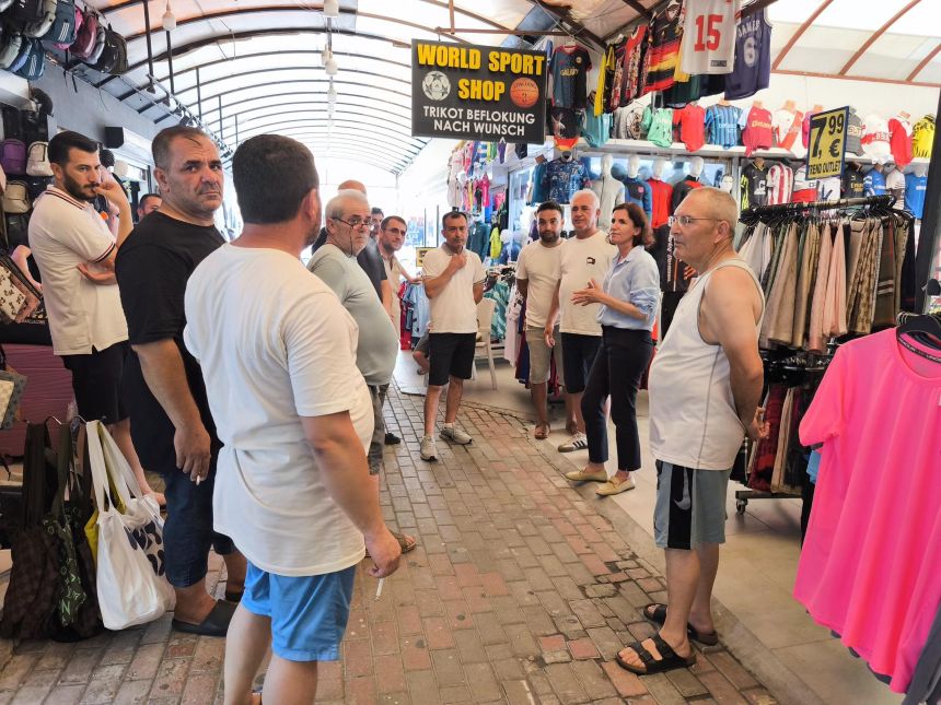 Aliyo Coşar Esnafla Birlikte Manavgat