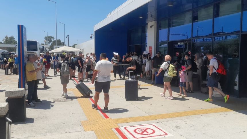 Antalya Havalimanı Gölge (1)