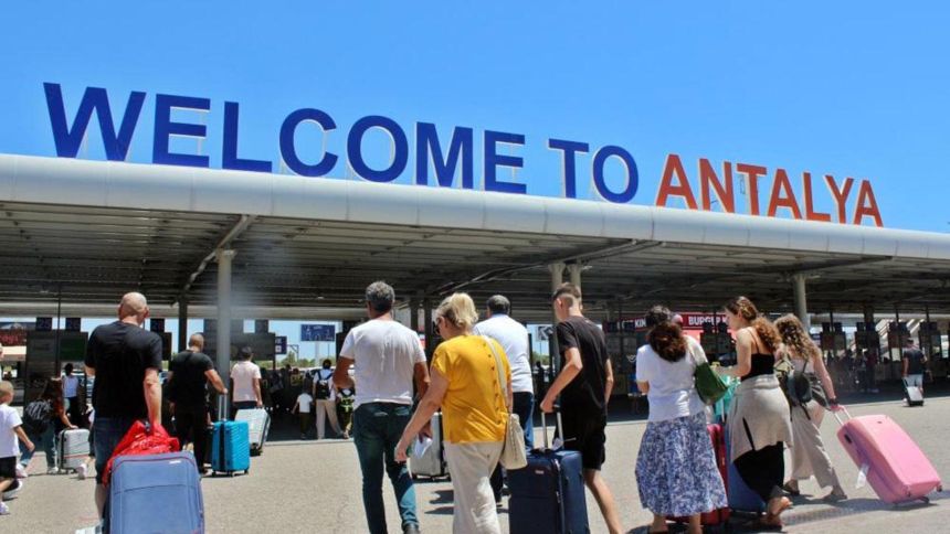 Antalya Havalimanı Uçak (4)