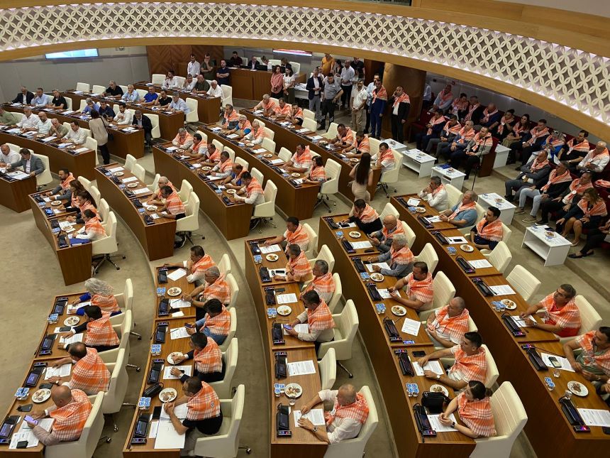 Antalya Meclsi Ayakkabı Gerginliği (2)